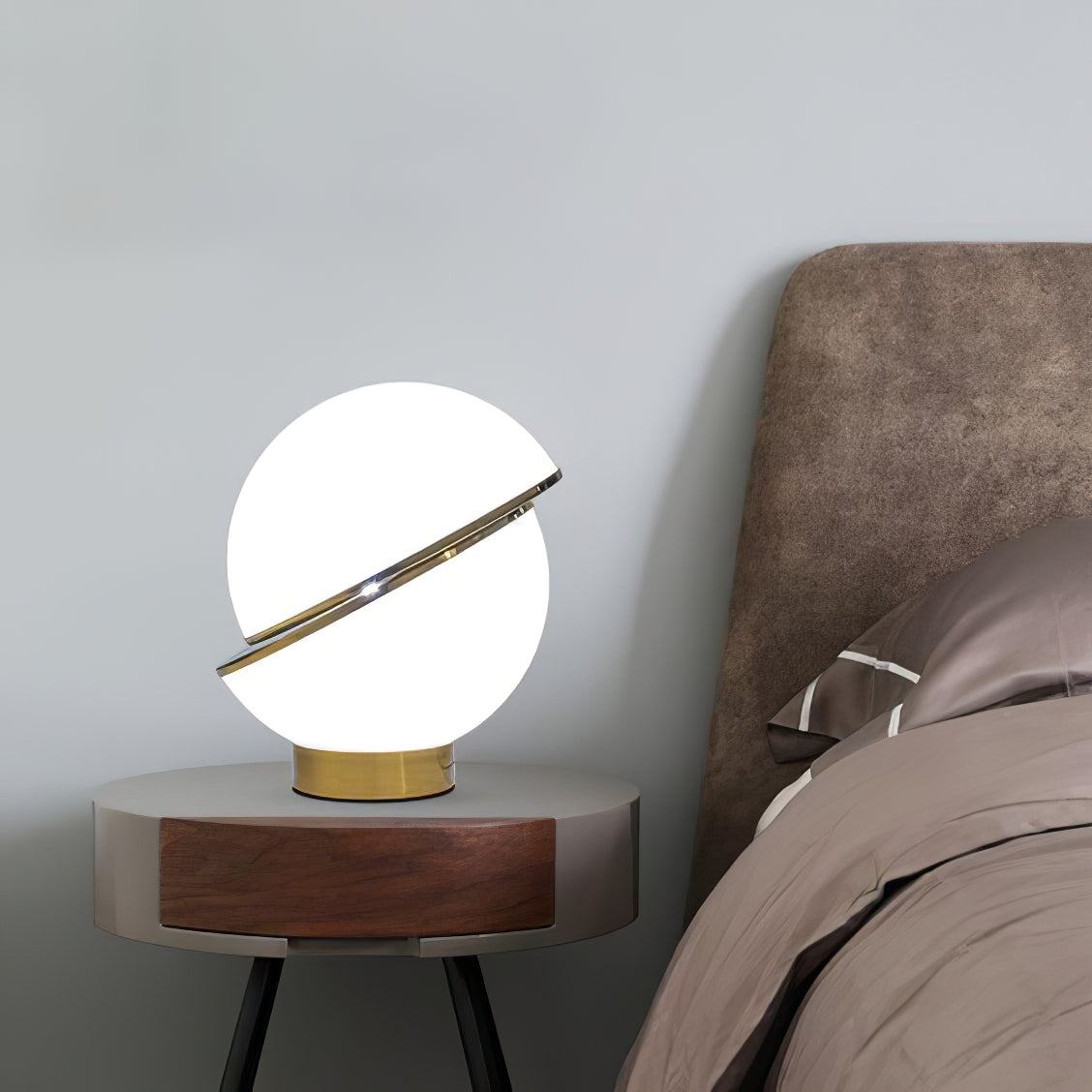 Lampe de Table en Croissant - Design Unique et Éclairage Doux
