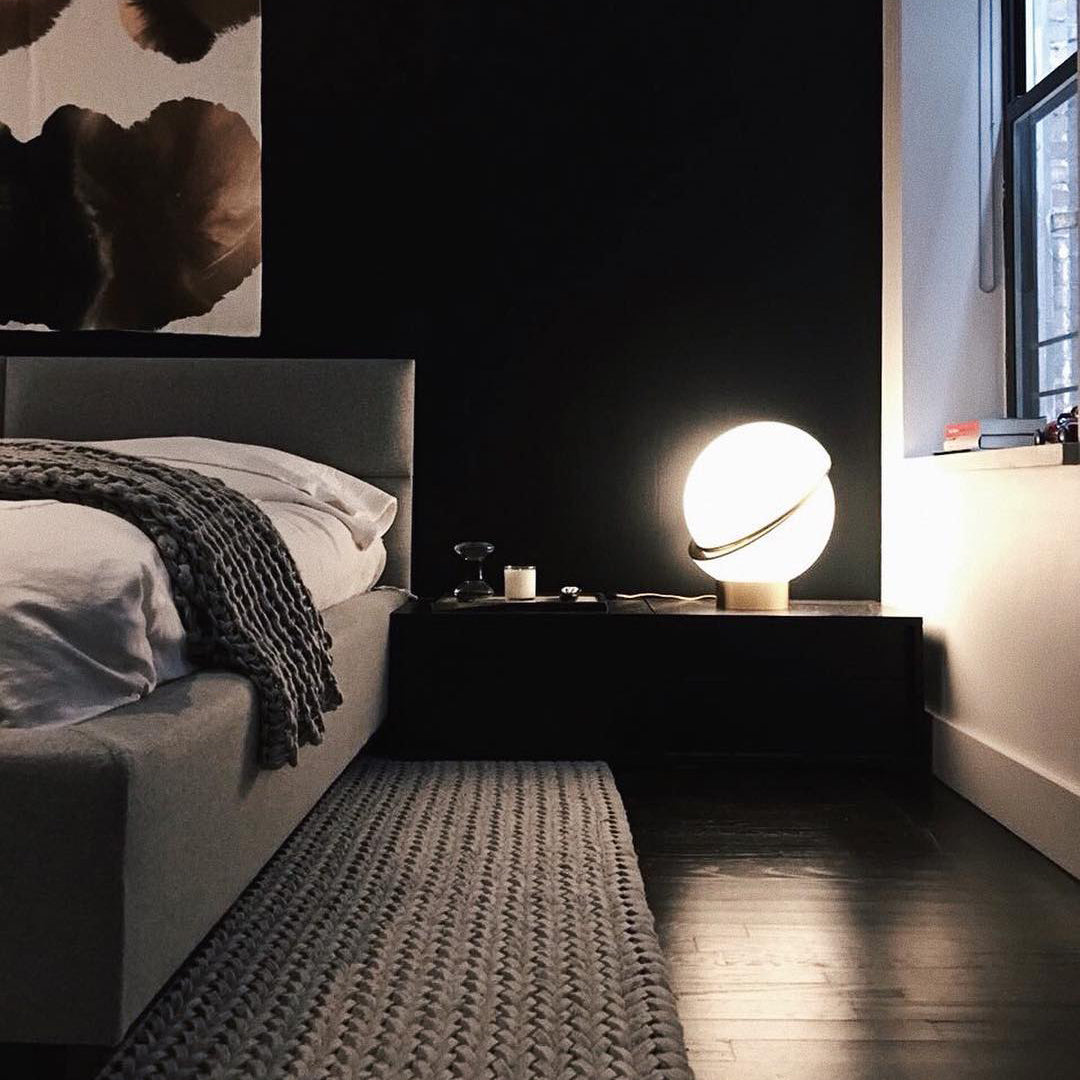 Lampe de Table en Croissant - Design Unique et Éclairage Doux