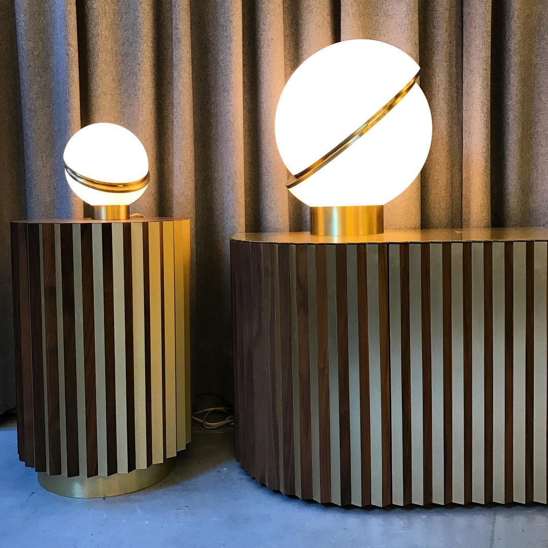 Lampe de Table en Croissant - Design Unique et Éclairage Doux