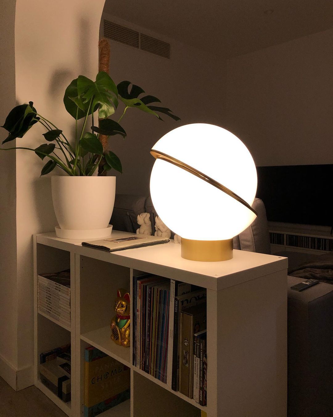 Lampe de Table en Croissant - Design Unique et Éclairage Doux