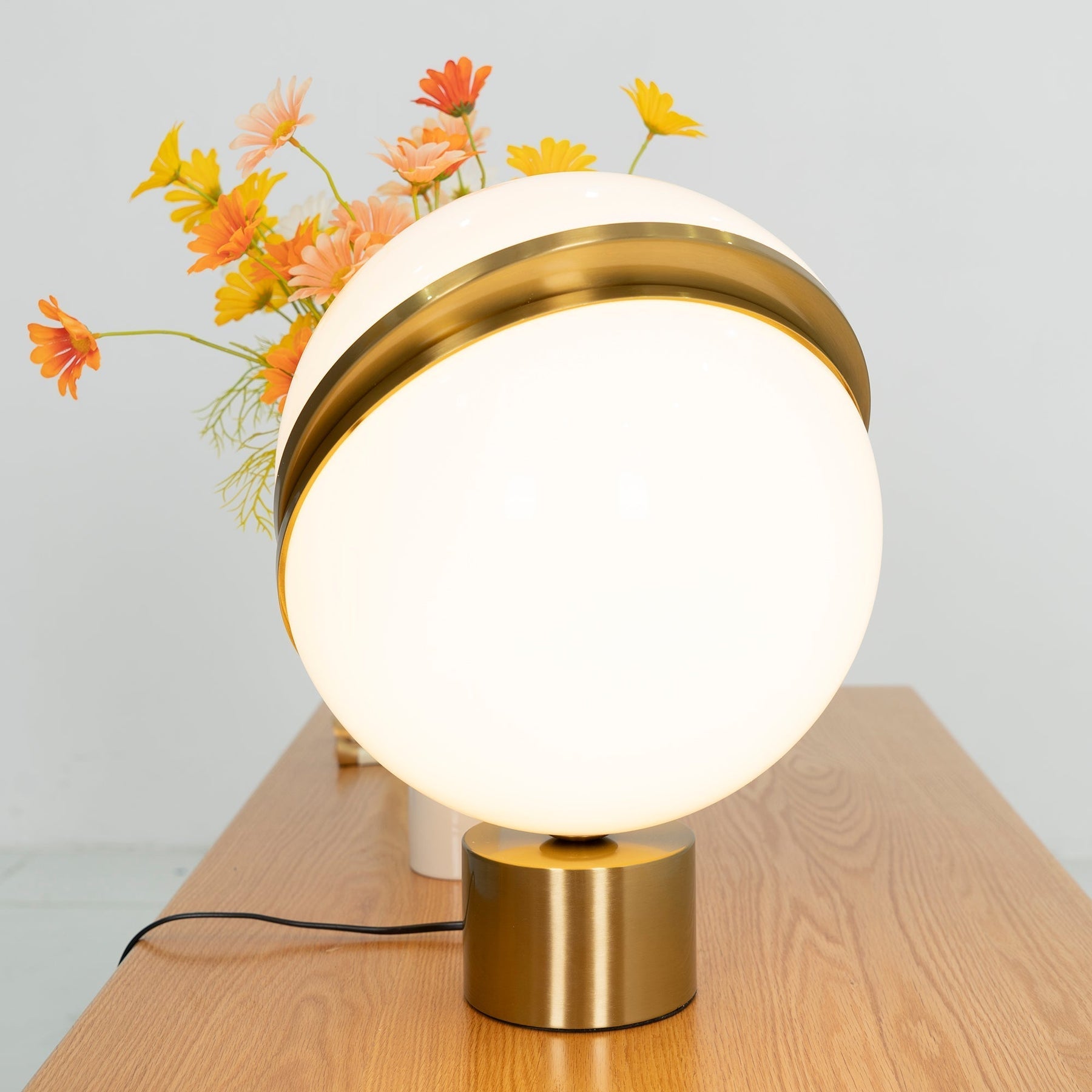 Lampe de Table en Croissant - Design Unique et Éclairage Doux