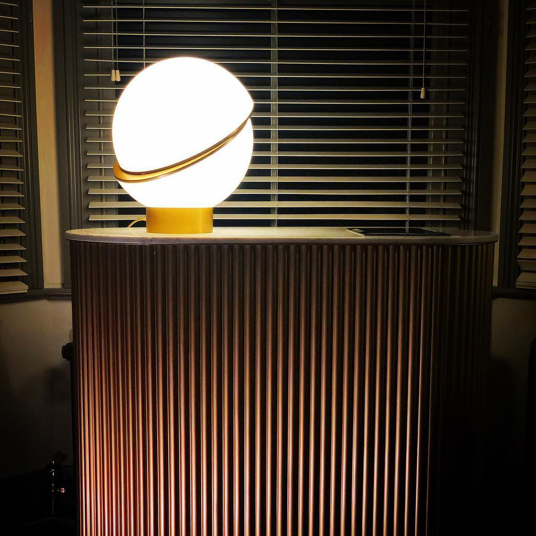 Lampe de Table en Croissant - Design Unique et Éclairage Doux