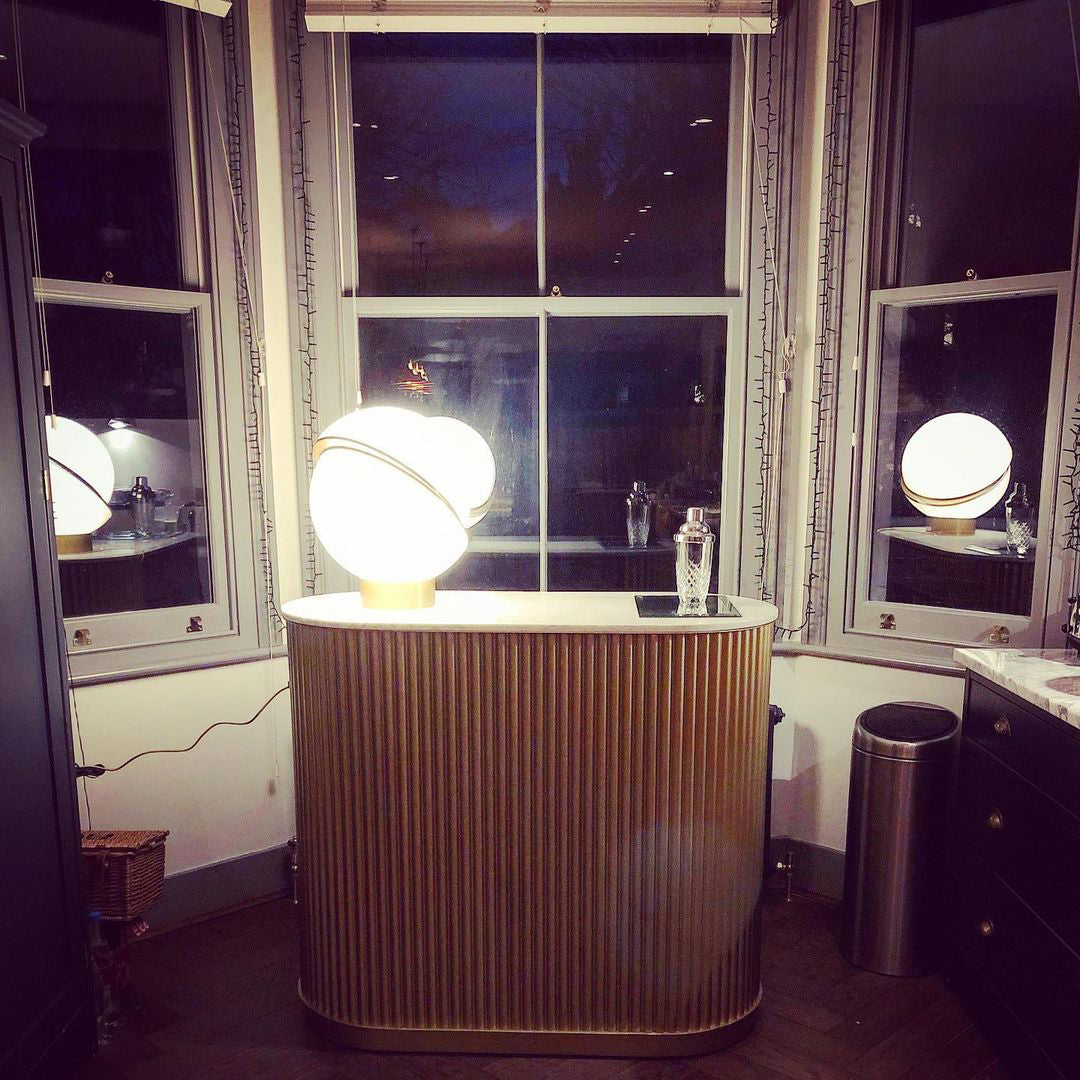 Lampe de Table en Croissant - Design Unique et Éclairage Doux