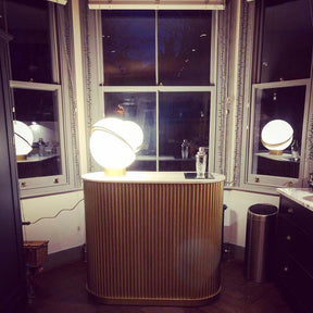 Lampe de Table en Croissant - Design Unique et Éclairage Doux