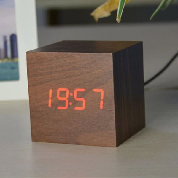 Horloge Numérique Compacte pour Bureau - Design Élégant et Précis