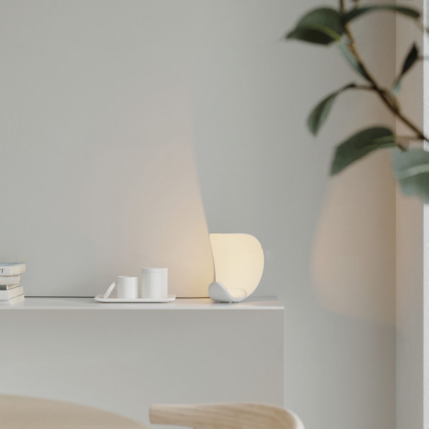 Lampe de Table Élégante en Spirale - Design Moderne et Lumière Apaisante