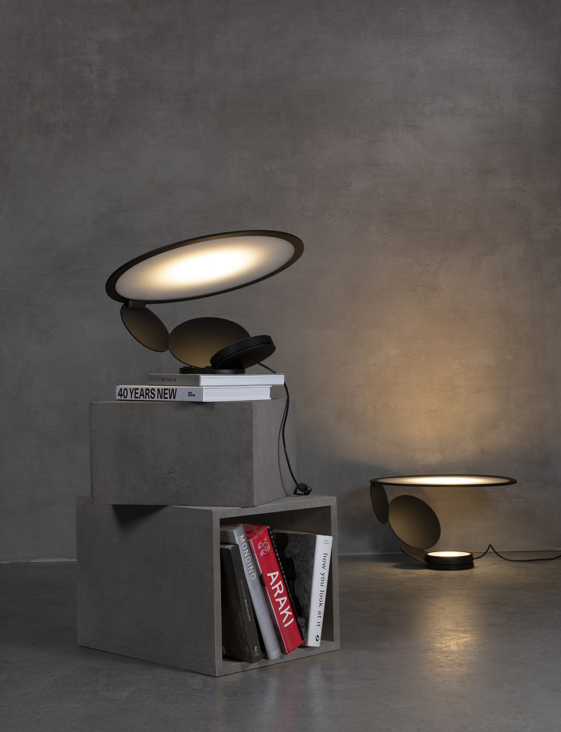 Lampe de Table Élégante - Détails Sculptés et Éclairage Atmosphérique
