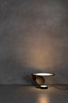 Lampe de Table Élégante - Détails Sculptés et Éclairage Atmosphérique