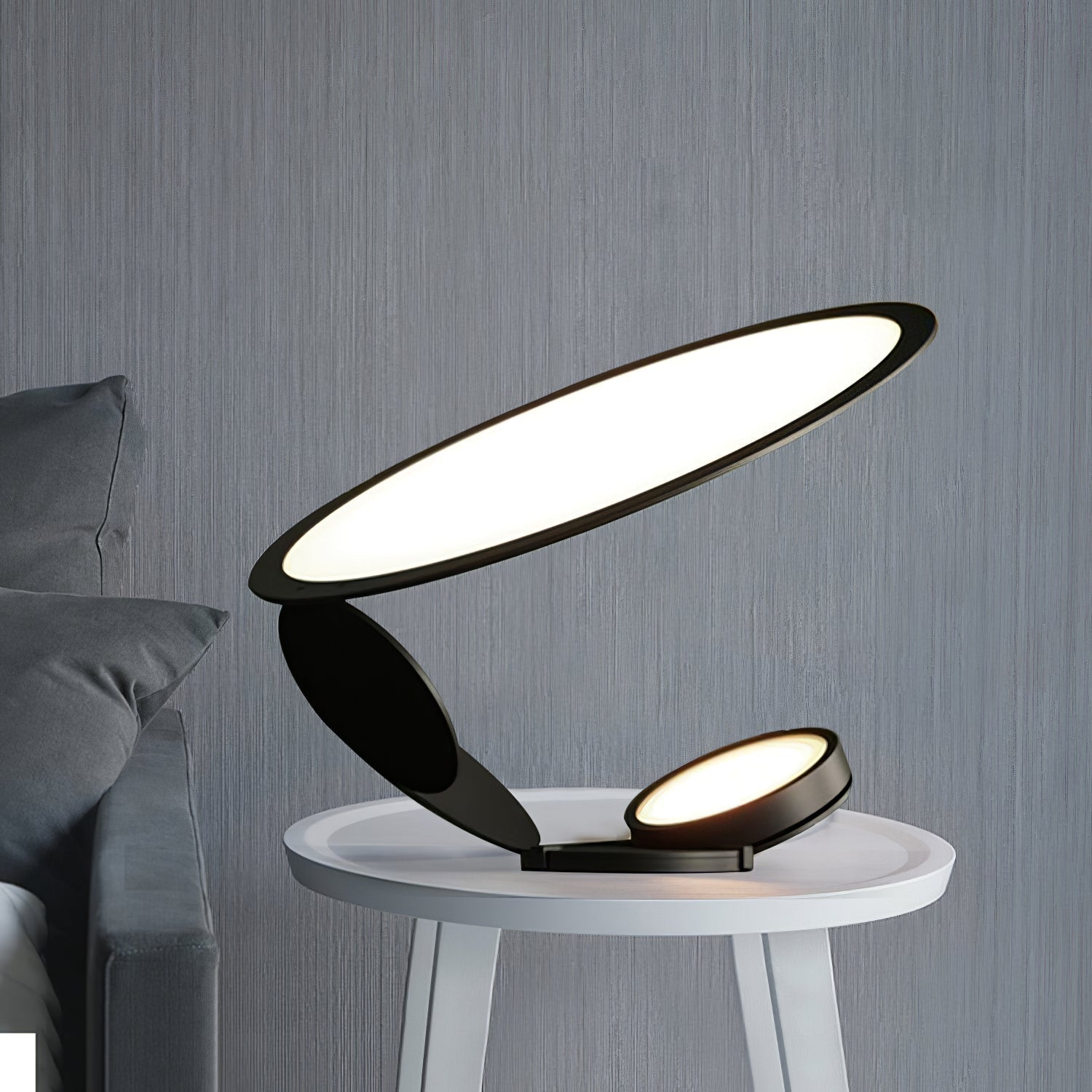 Lampe de Table Élégante - Détails Sculptés et Éclairage Atmosphérique