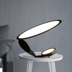 Lampe de Table Élégante - Détails Sculptés et Éclairage Atmosphérique