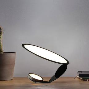 Lampe de Table Élégante - Détails Sculptés et Éclairage Atmosphérique