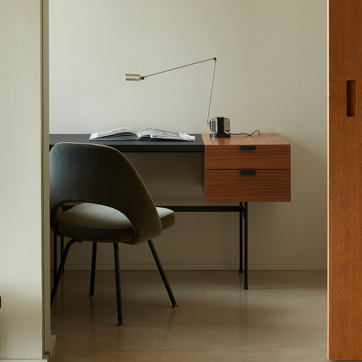 Lampe de Table Élégante et Polyvalente - Diffuseur Rotatif et Gradation Ajustable