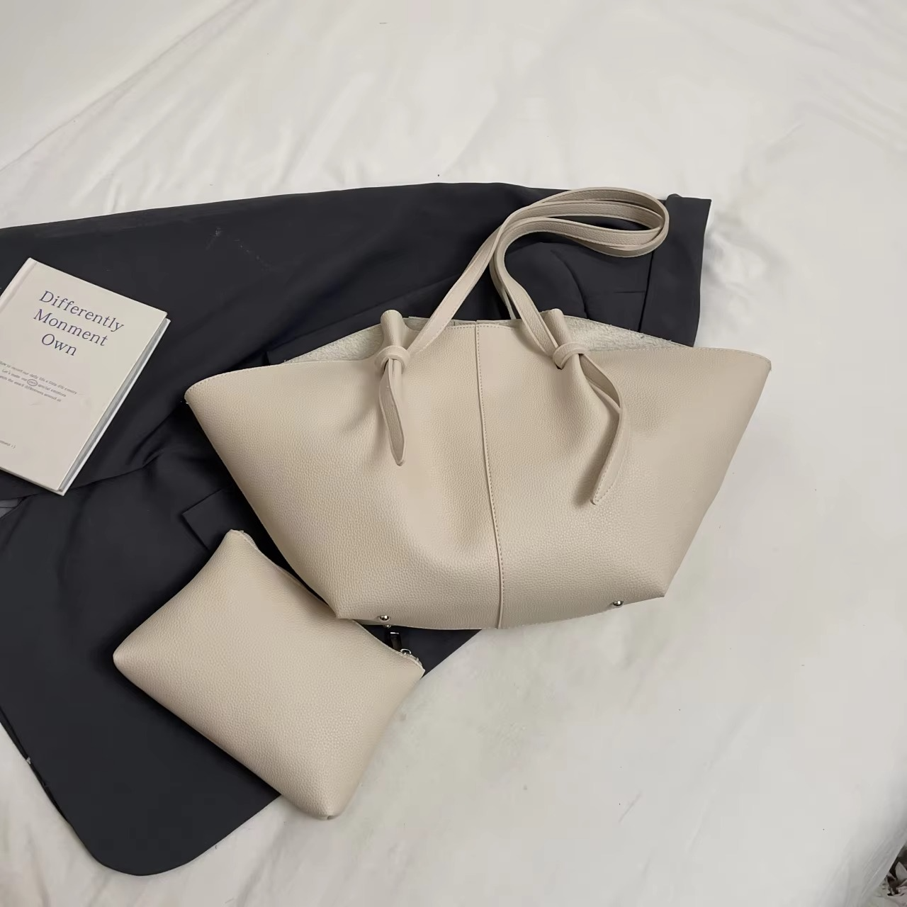 Tote à Épaule Design Premium - Sac Spacieux avec Poche Détachable