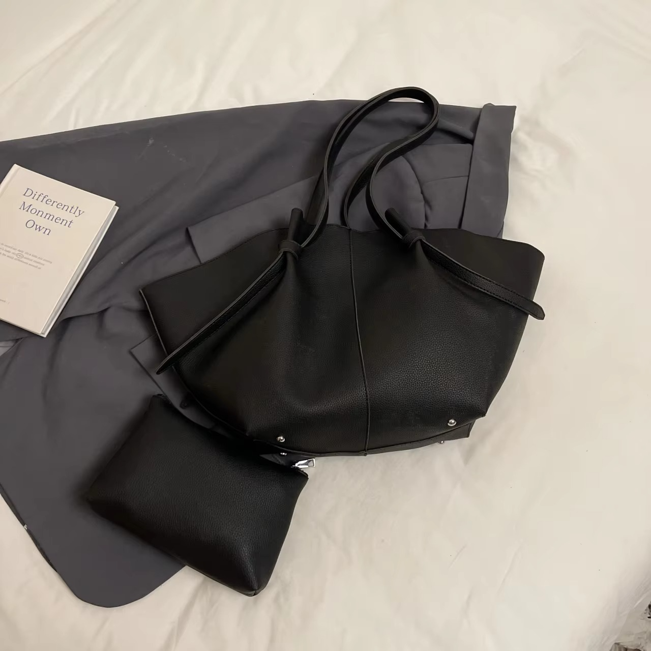 Tote à Épaule Design Premium - Sac Spacieux avec Poche Détachable