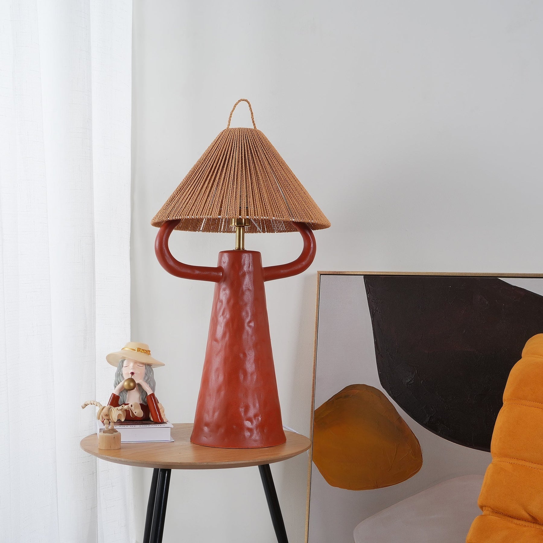 Lampe de Table en Céramique Artisanale - Élégance Rustique avec Abat-jour en Raffia