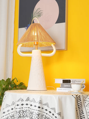 Lampe de Table en Céramique Artisanale - Élégance Rustique avec Abat-jour en Raffia