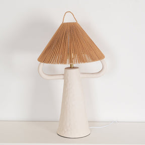 Lampe de Table en Céramique Artisanale - Élégance Rustique avec Abat-jour en Raffia