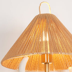 Lampe de Table en Céramique Artisanale - Élégance Rustique avec Abat-jour en Raffia