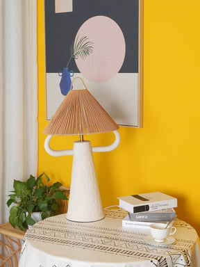 Lampe de Table en Céramique Artisanale - Élégance Rustique avec Abat-jour en Raffia