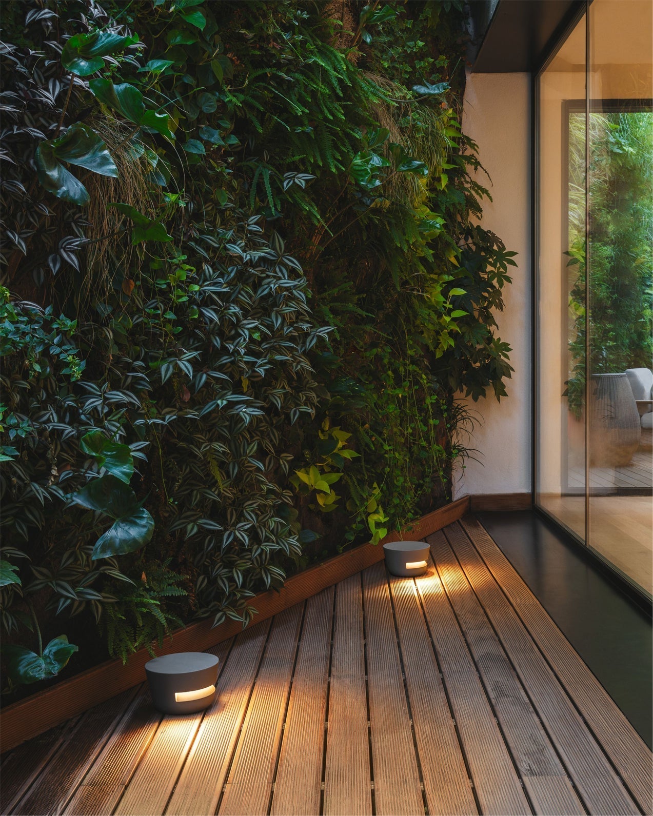 Lampe de Jardin Résistante aux Intempéries - Éclairage Élégant et Durable