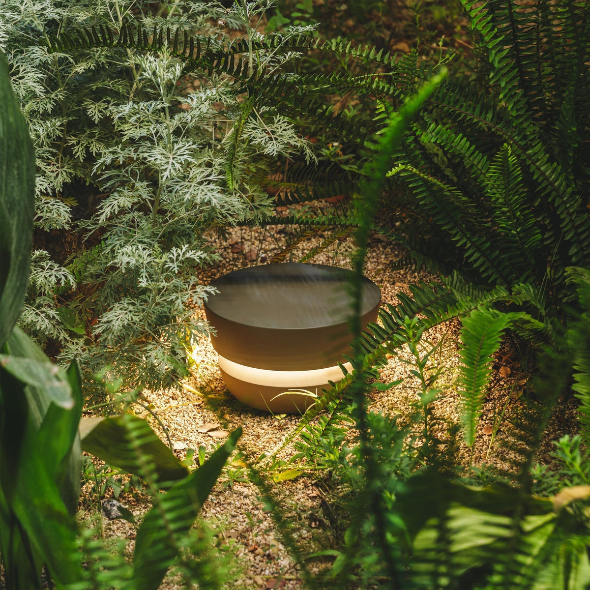 Lampe de Jardin Résistante aux Intempéries - Éclairage Élégant et Durable