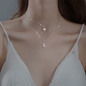 Collier en Argent avec Pendentif Lune - Artisanat Exquis et Élégance Romantique