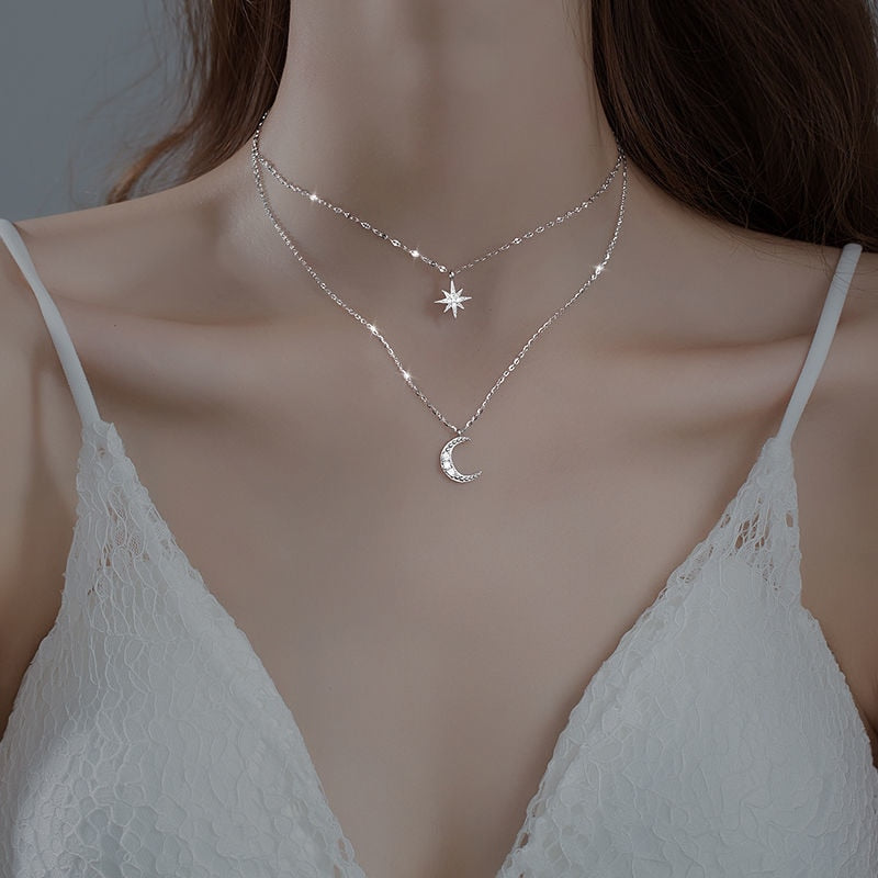 Collier en Argent avec Pendentif Lune - Artisanat Exquis et Élégance Romantique