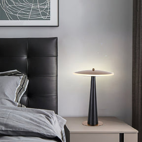 Lampe de Table en Cuivre - Éclairage Moderne et Élégant
