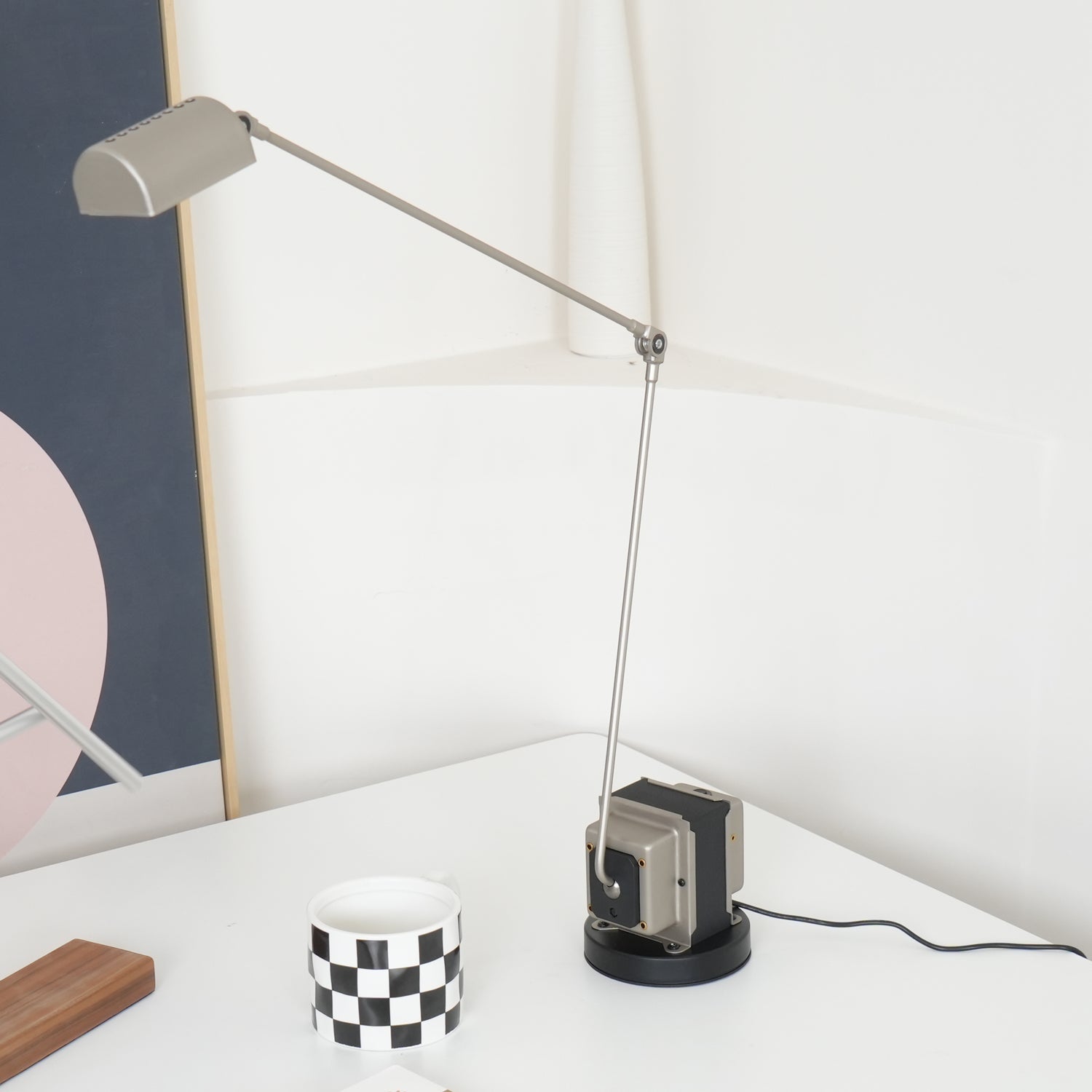 Lampe de Table Élégante et Polyvalente - Diffuseur Rotatif et Gradation Ajustable