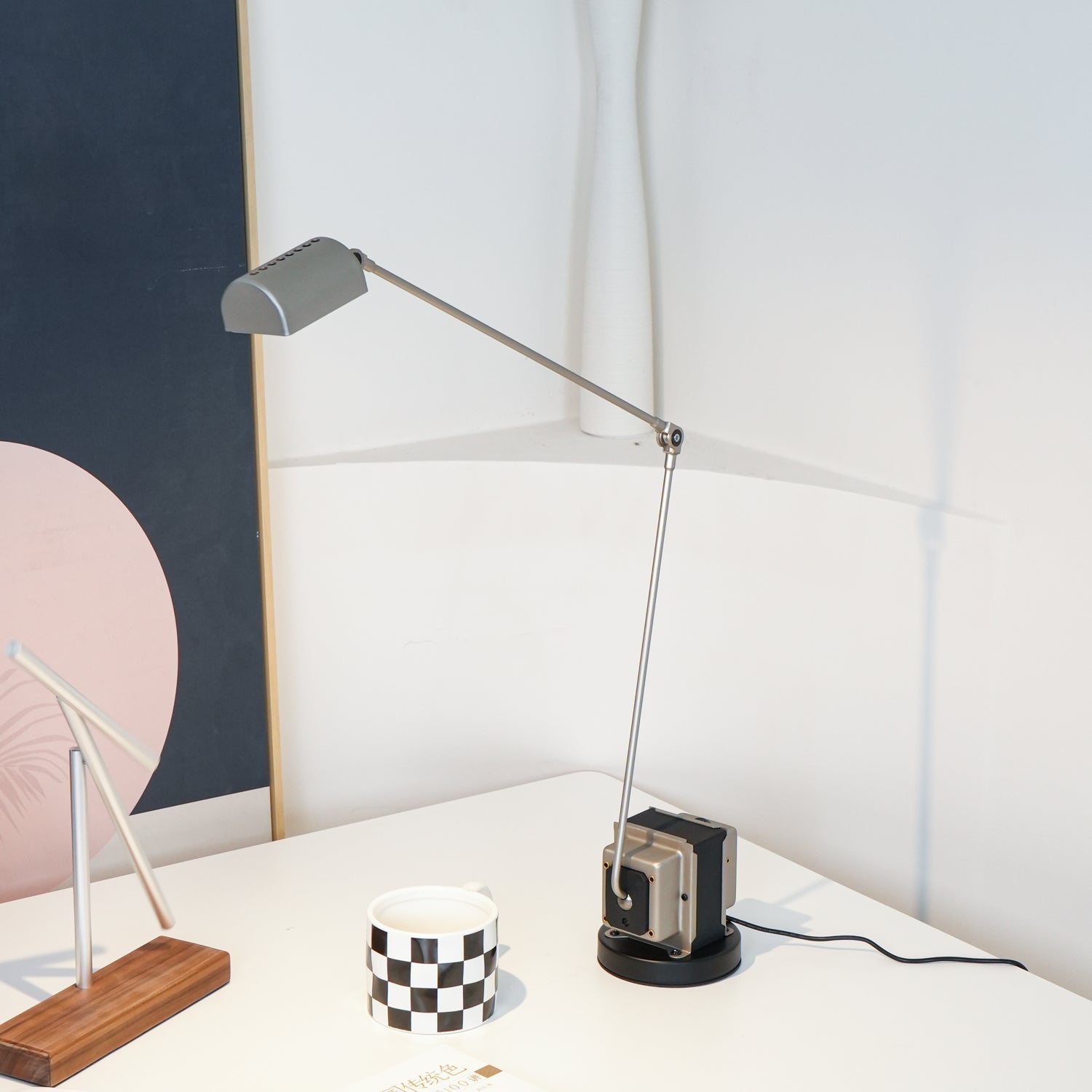 Lampe de Table Élégante et Polyvalente - Diffuseur Rotatif et Gradation Ajustable