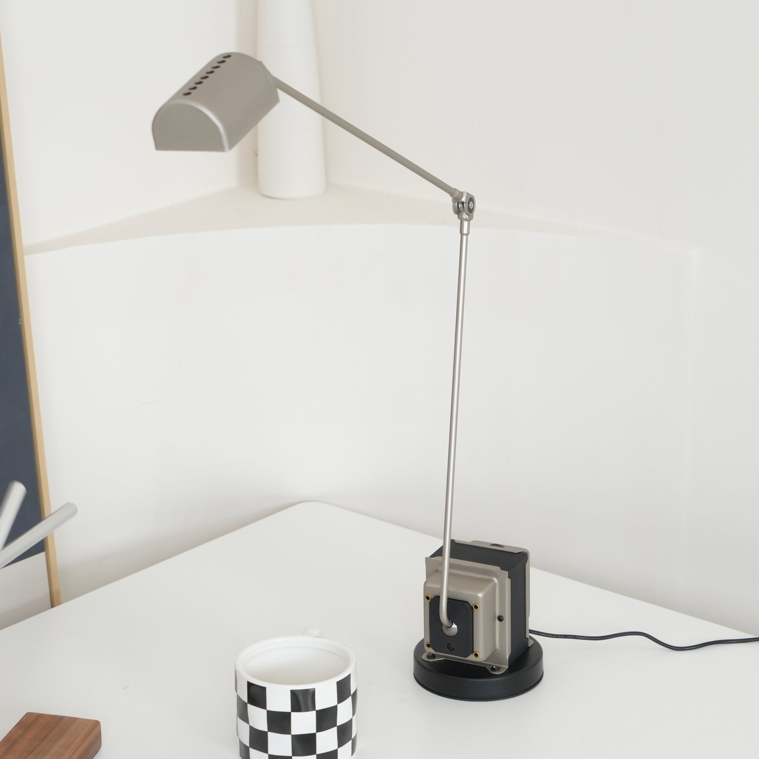 Lampe de Table Élégante et Polyvalente - Diffuseur Rotatif et Gradation Ajustable