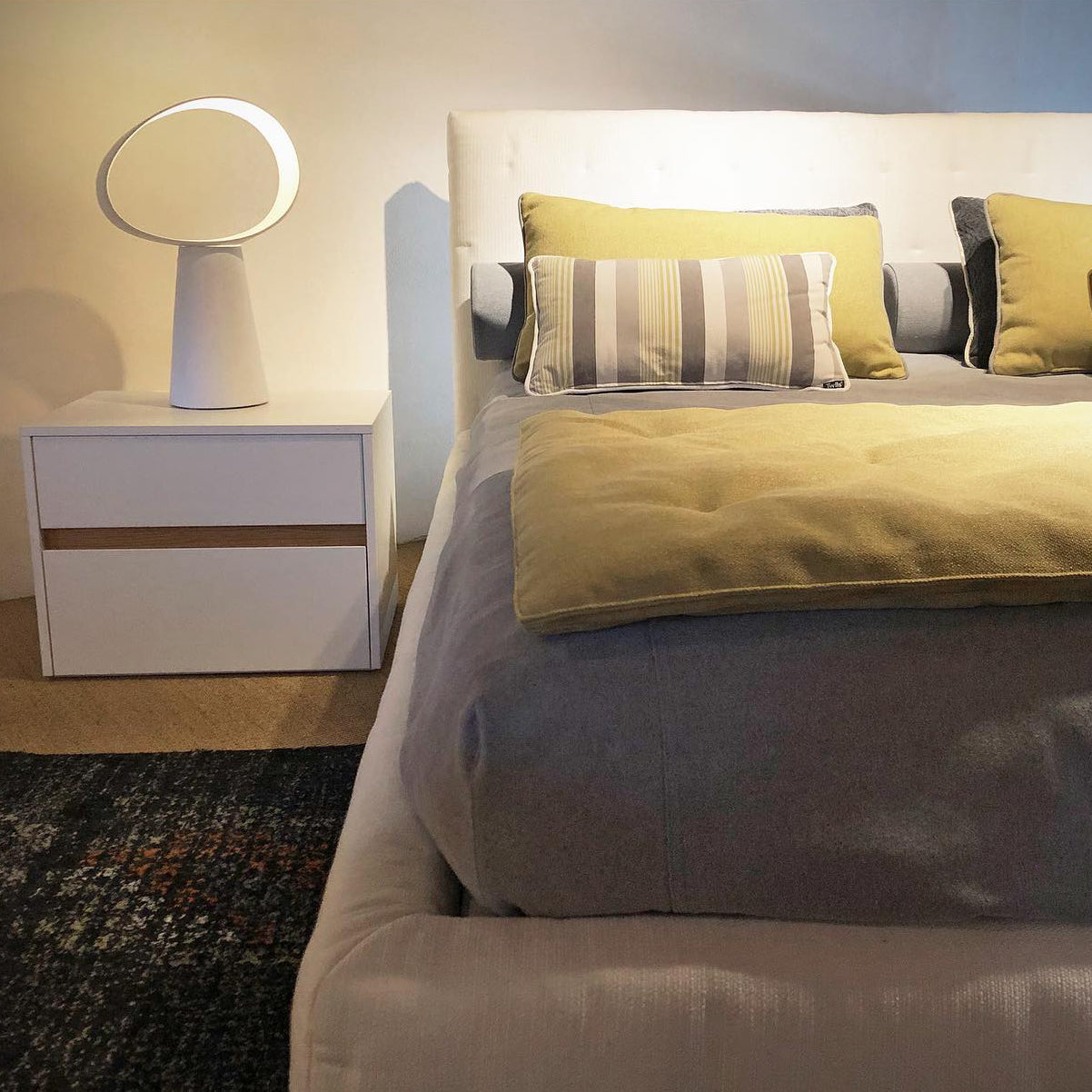 Lampe de Table Élégante - Design Minimaliste et Couleurs Vives