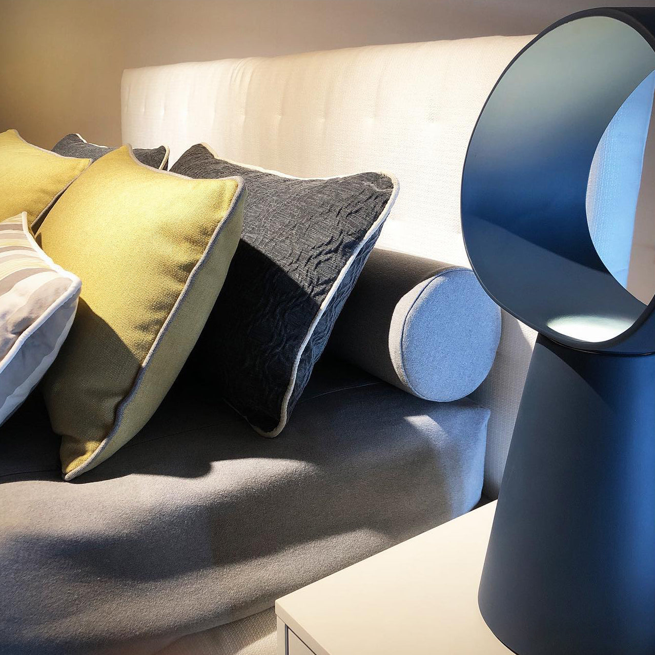 Lampe de Table Élégante - Design Minimaliste et Couleurs Vives