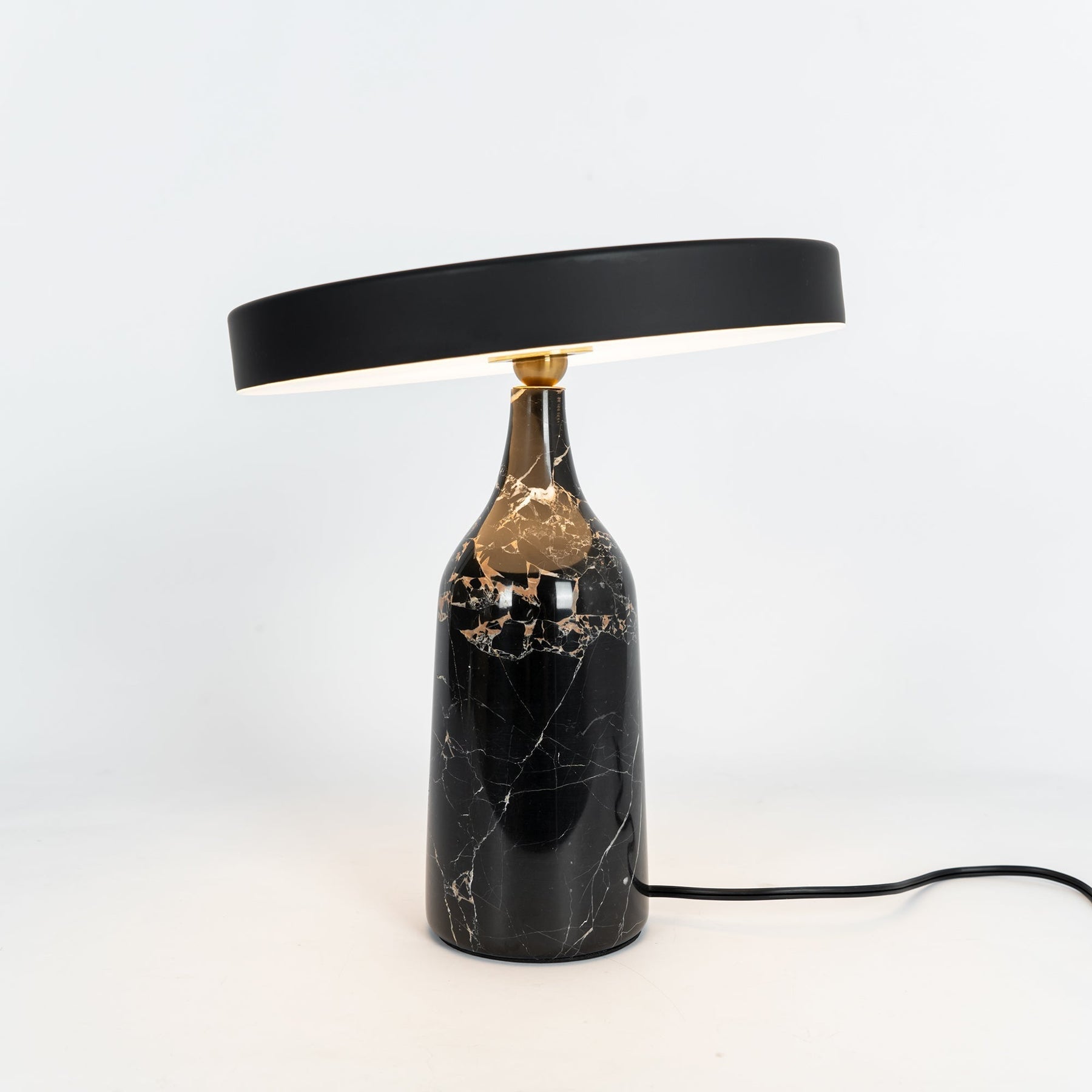 Lampe de Table Élégante en Marbre - Design Sophistiqué et Lumière Douce