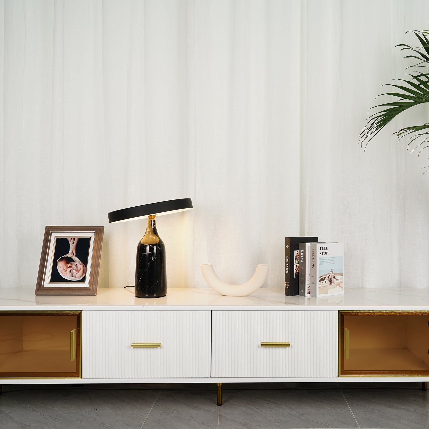 Lampe de Table Élégante en Marbre - Design Sophistiqué et Lumière Douce
