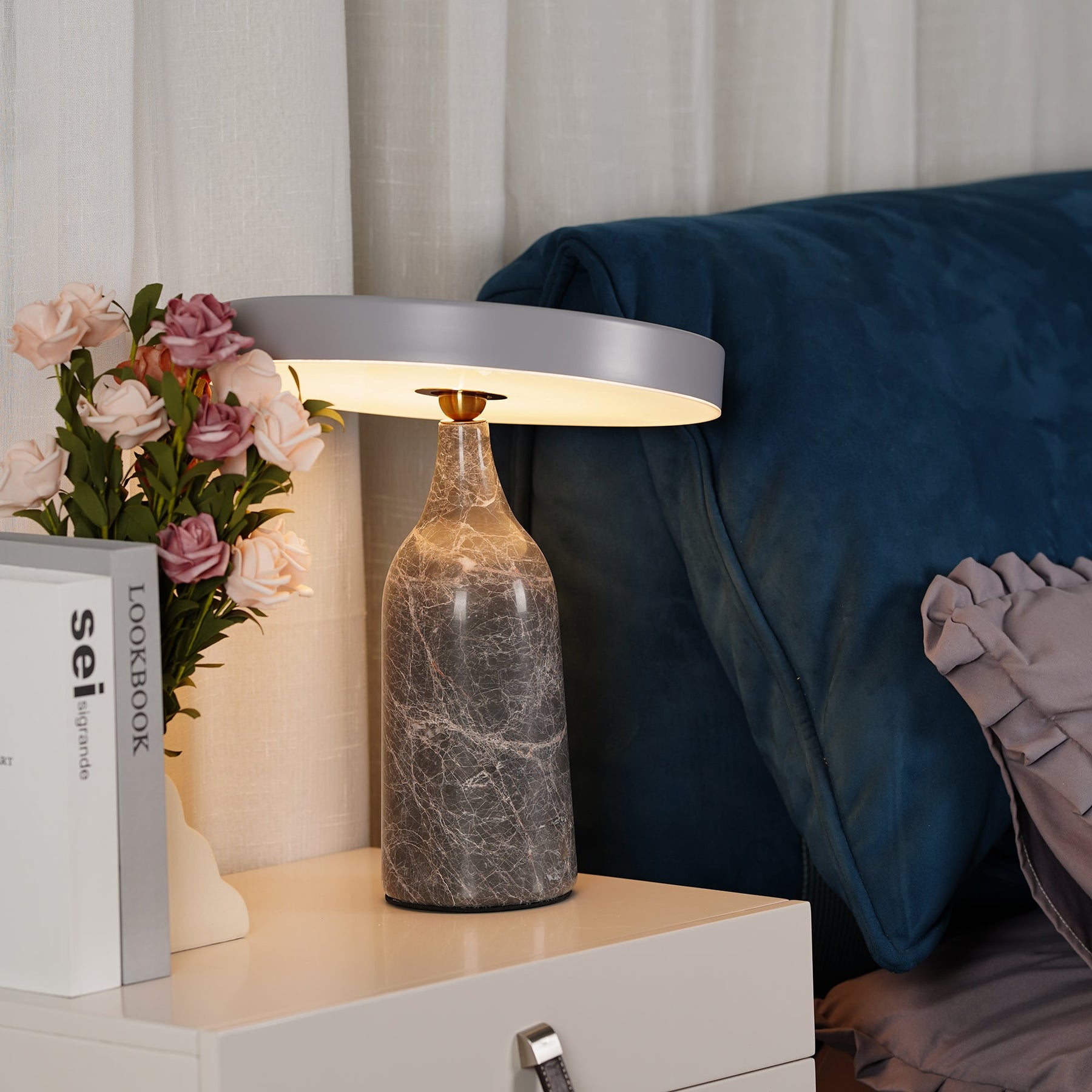 Lampe de Table Élégante en Marbre - Design Sophistiqué et Lumière Douce