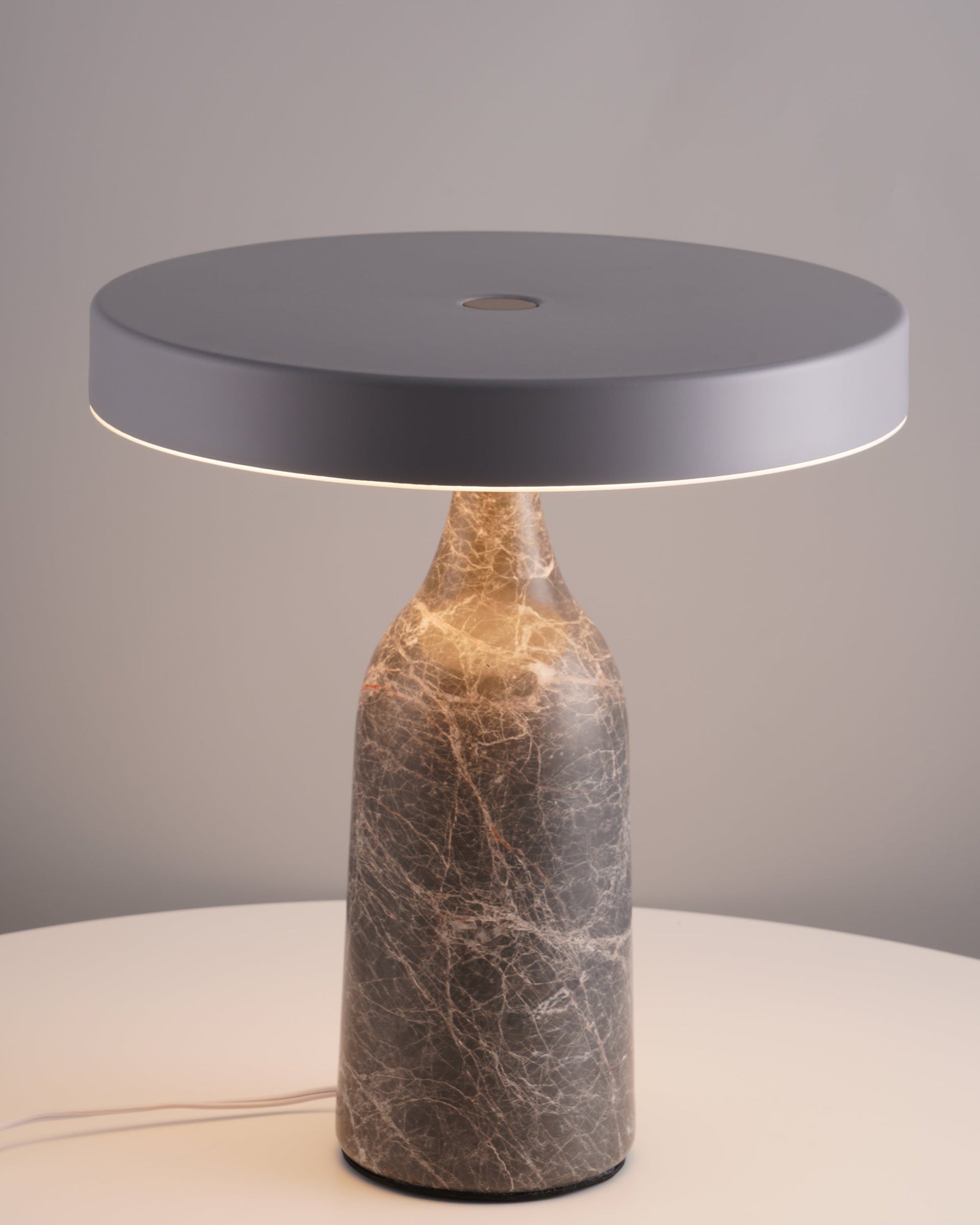 Lampe de Table Élégante en Marbre - Design Sophistiqué et Lumière Douce