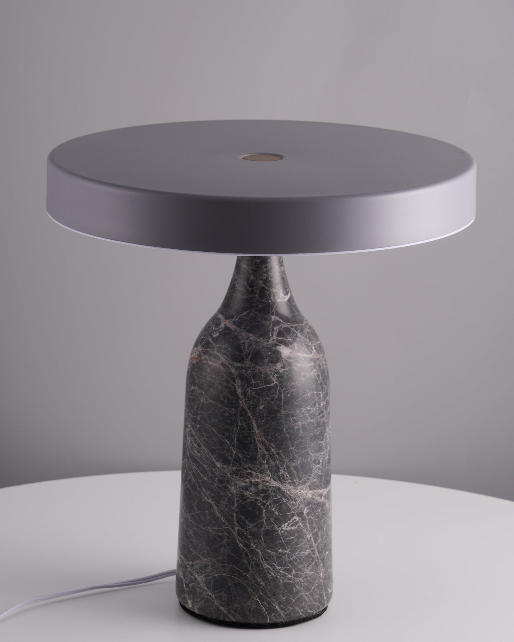 Lampe de Table Élégante en Marbre - Design Sophistiqué et Lumière Douce