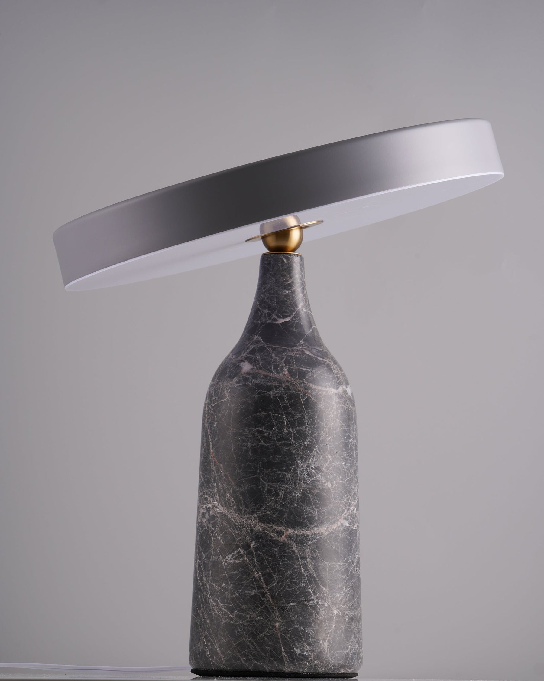 Lampe de Table Élégante en Marbre - Design Sophistiqué et Lumière Douce