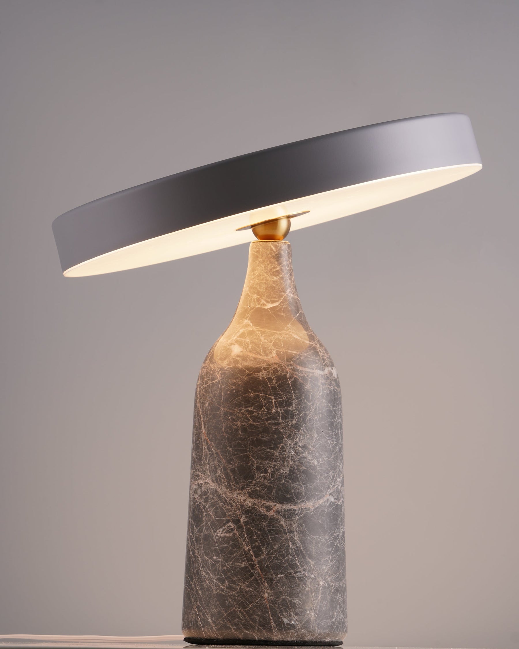 Lampe de Table Élégante en Marbre - Design Sophistiqué et Lumière Douce