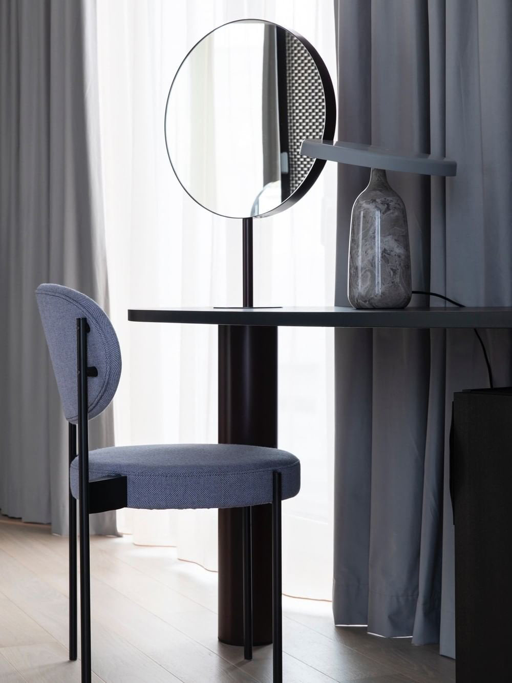 Lampe de Table Élégante en Marbre - Design Sophistiqué et Lumière Douce