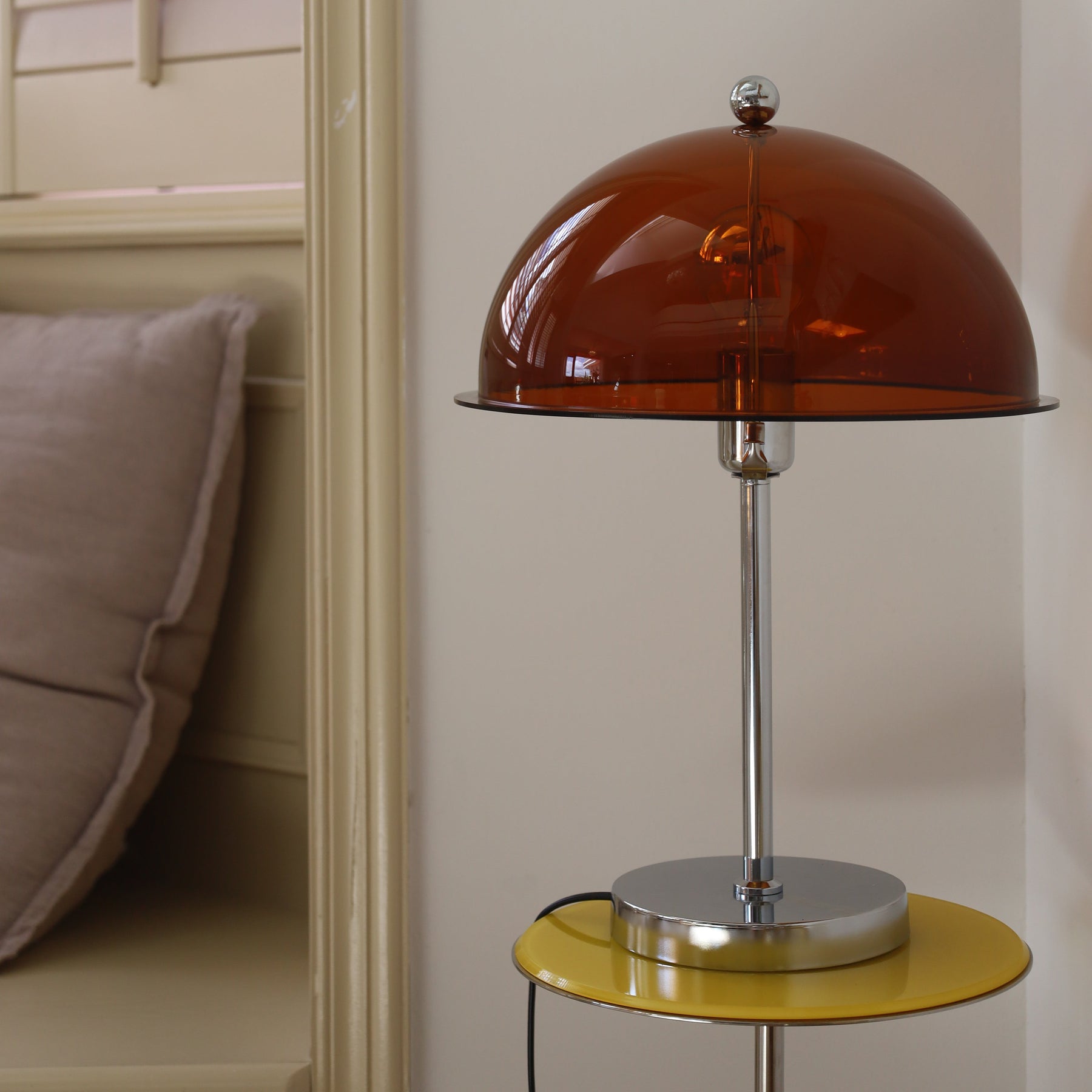 Lampe de Table Élégante en Argent - Design Chic avec Accents Acryliques