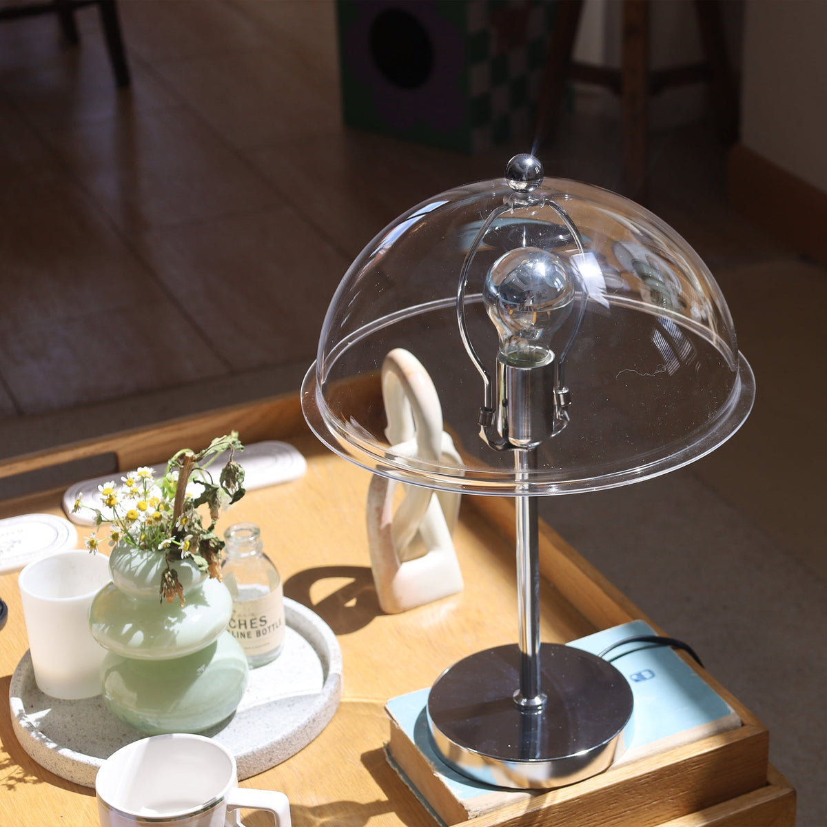 Lampe de Table Élégante en Argent - Design Chic avec Accents Acryliques