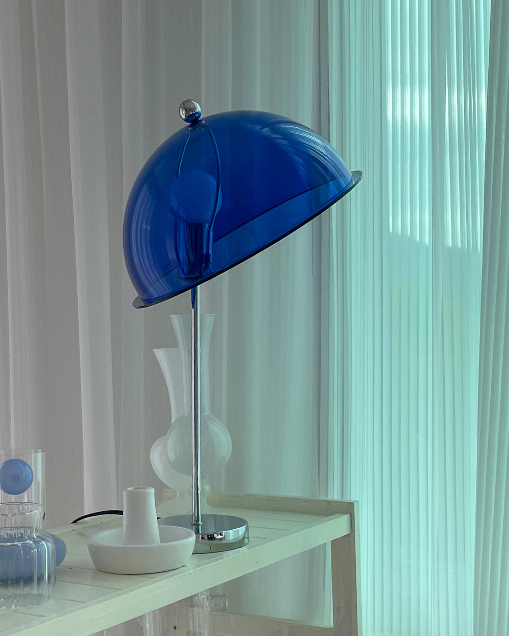 Lampe de Table Élégante en Argent - Design Chic avec Accents Acryliques