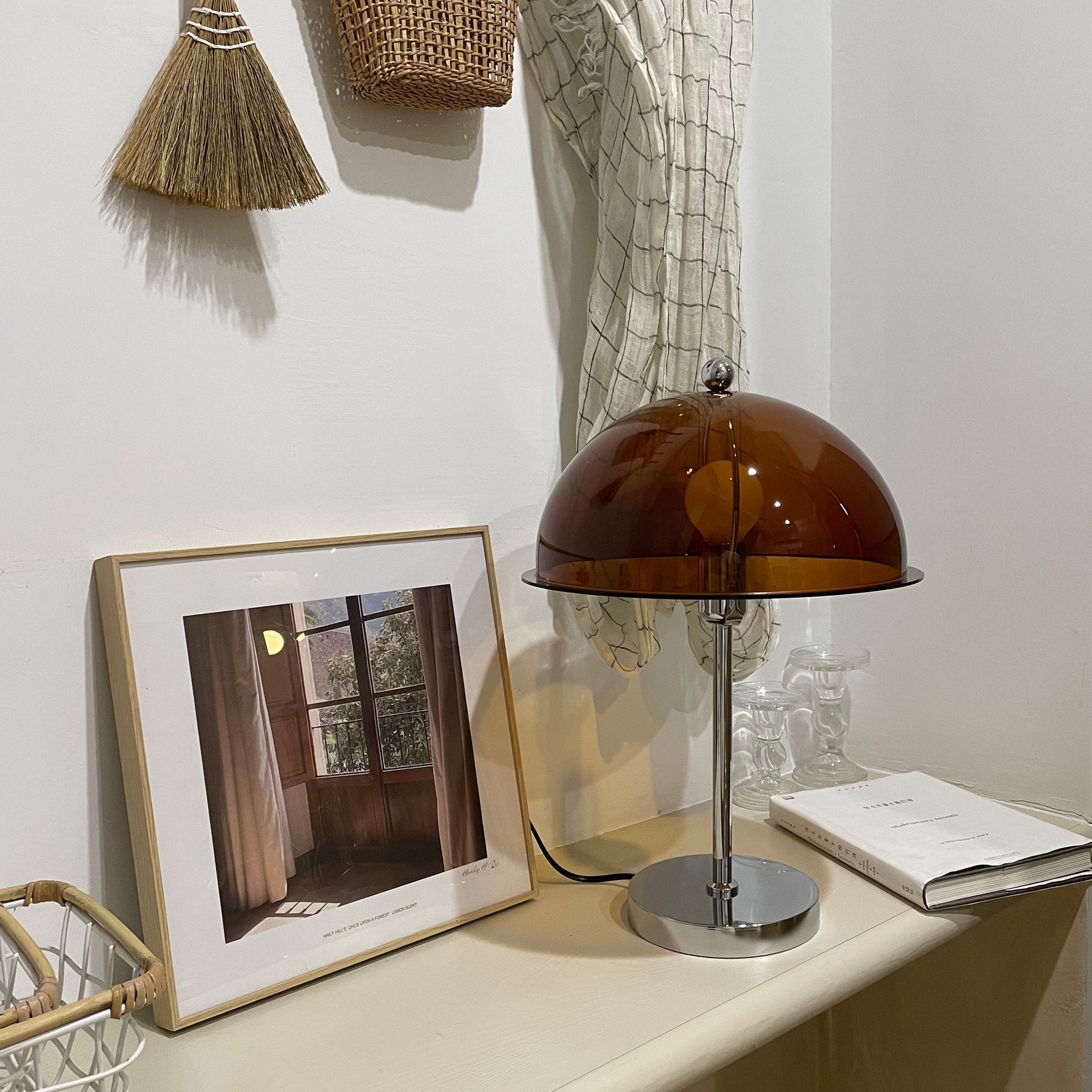 Lampe de Table Élégante en Argent - Design Chic avec Accents Acryliques