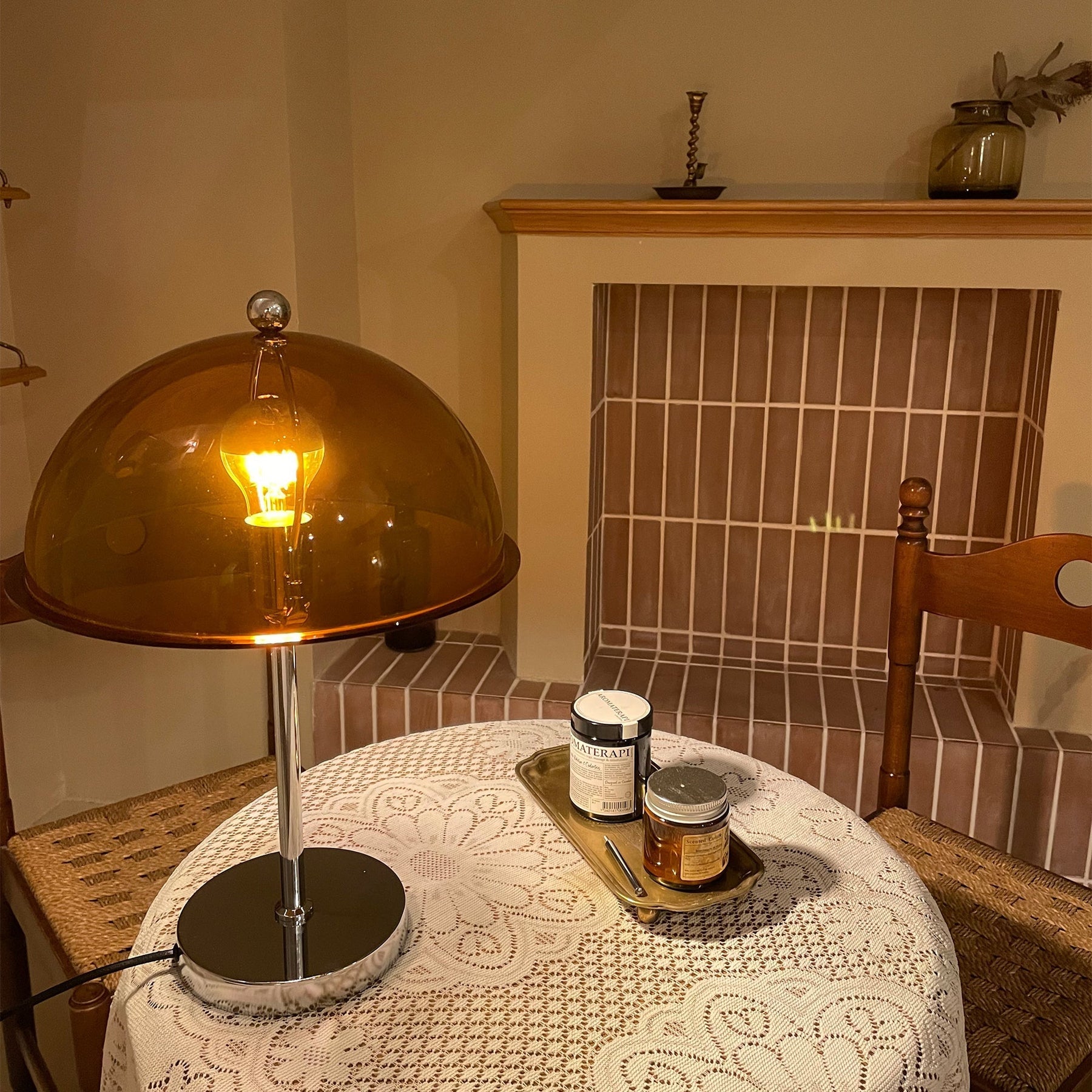 Lampe de Table Élégante en Argent - Design Chic avec Accents Acryliques