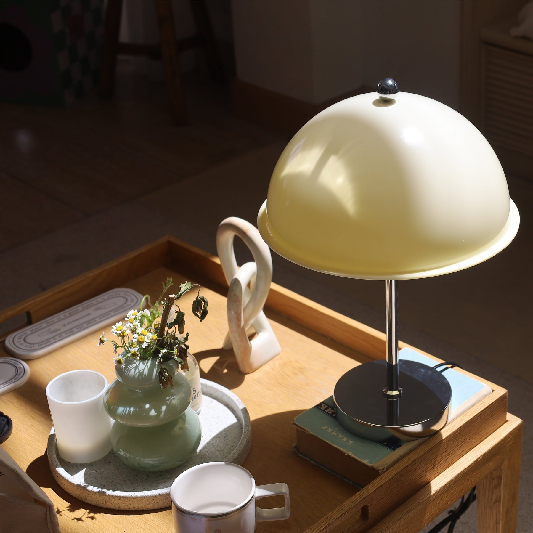 Lampe de Table Élégante en Argent - Design Chic avec Accents Acryliques