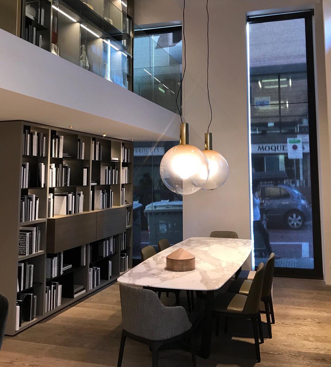 Lampe de Plafond Élégante pour Intérieur - Design Ventilé et Atmosphère Apaisante