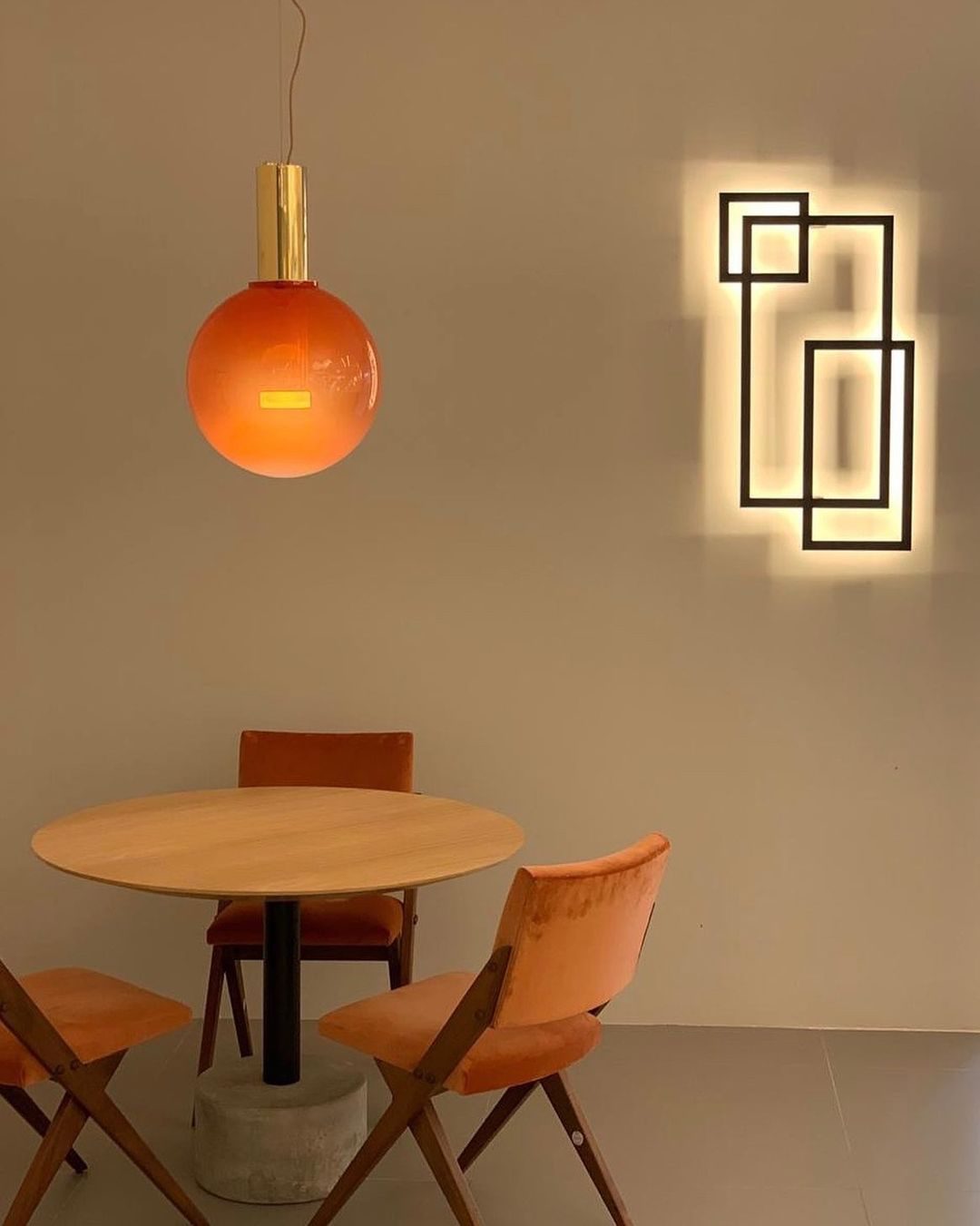 Lampe de Plafond Élégante pour Intérieur - Design Ventilé et Atmosphère Apaisante