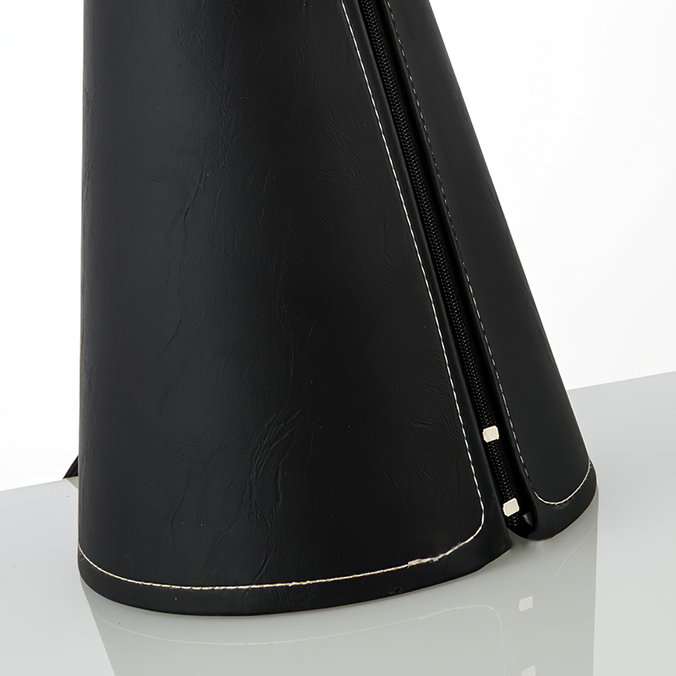 Lampe de Bureau Design Unique - Élégante en Cuir et Métal